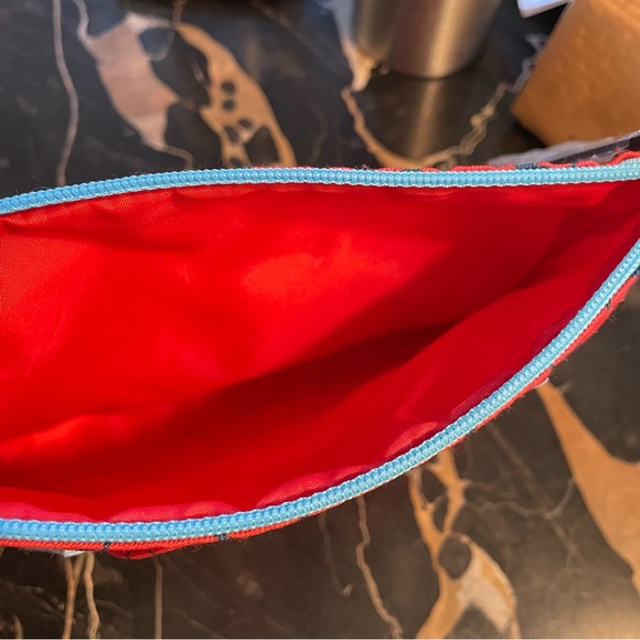 3 Multi-use Zippered Pouches Red Sporty Bag Green Vented Bag & White Classy Bag - Picture 6 of 14